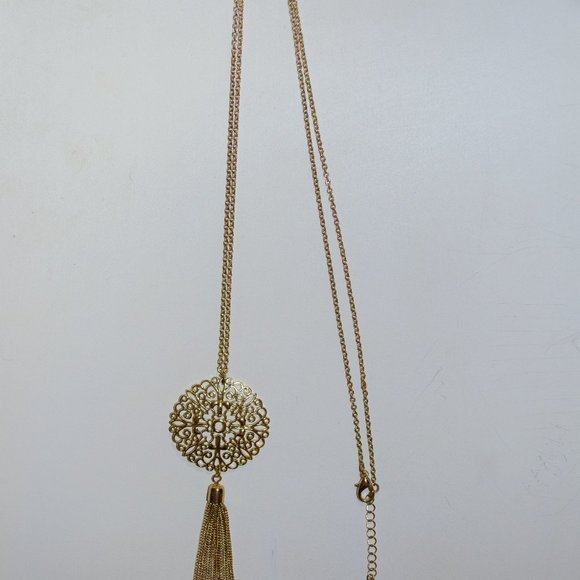 Gold Pendant Necklace (Long Chain) Jewelry - Picture 2 of 2